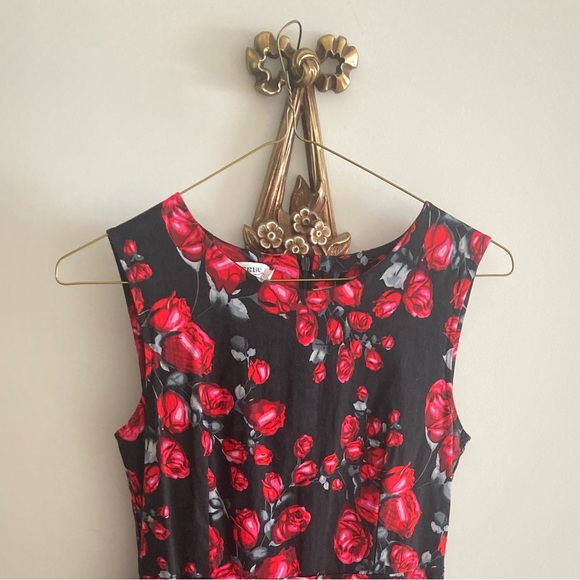 Red roses Rockabilly retro sleeveless swing dress - Picture 3 of 15
